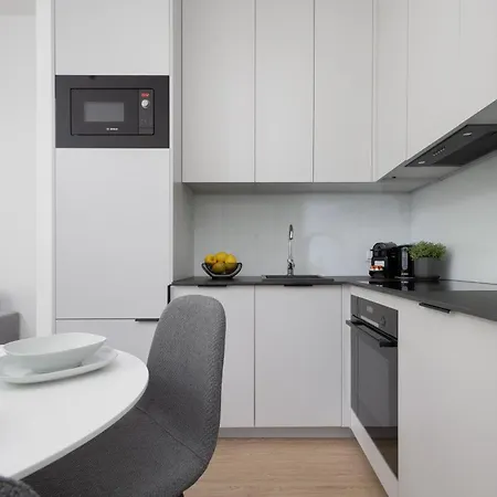 Domaniewska With Parking Mokotow By Renters Prestige شقة وارسو