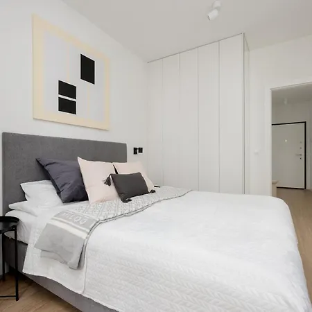 Domaniewska With Parking Mokotow By Renters Prestige Apartment