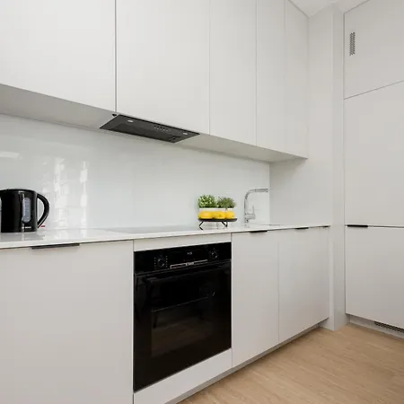 Stylish With Air Conditioning And Parking Near The Airport By Renters Prestige Appartamento Varsavia