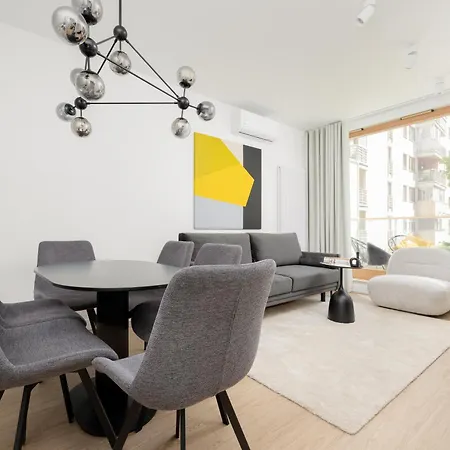 Stylish With Air Conditioning And Parking Near The Airport By Renters Prestige Appartamento Varsavia