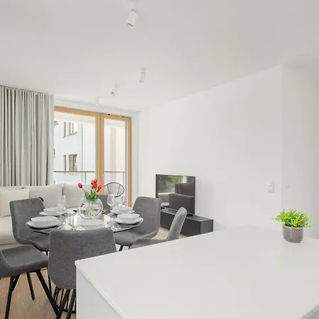 Stylish With Air Conditioning And Parking Near The Airport By Renters Prestige *
