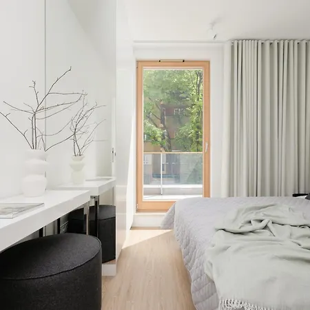 Stylish With Air Conditioning And Parking Near The Airport By Renters Prestige Appartamento *