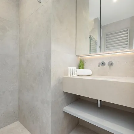 Stylish With Air Conditioning And Parking Near The Airport By Renters Prestige Varsavia