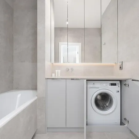 Stylish With Air Conditioning And Parking Near The Airport By Renters Prestige