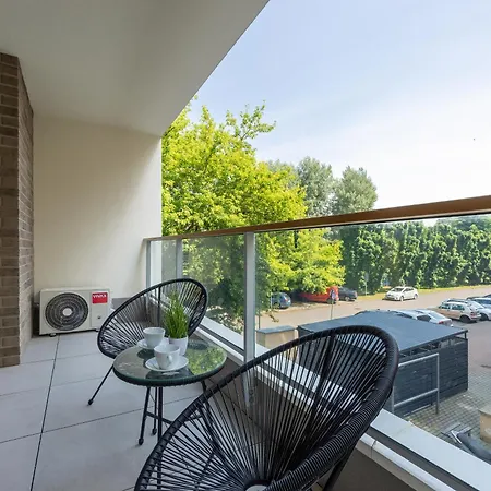 Stylish With Air Conditioning And Parking Near The Airport By Renters Prestige Varsavia
