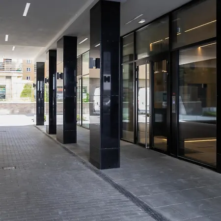 Stylish With Air Conditioning And Parking Near The Airport By Renters Prestige Appartamento *