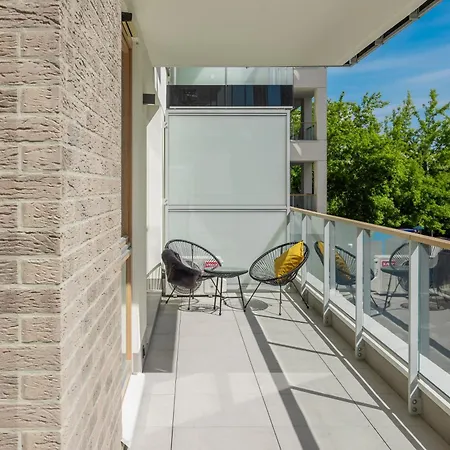 Stylish With Air Conditioning And Parking Near The Airport By Renters Prestige Appartamento *