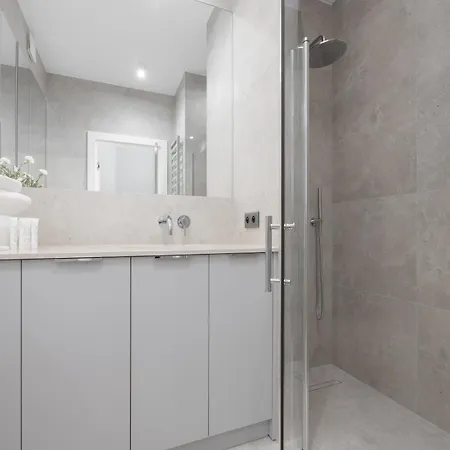 Domaniewska With Parking Mokotow By Renters Prestige * Warszawa