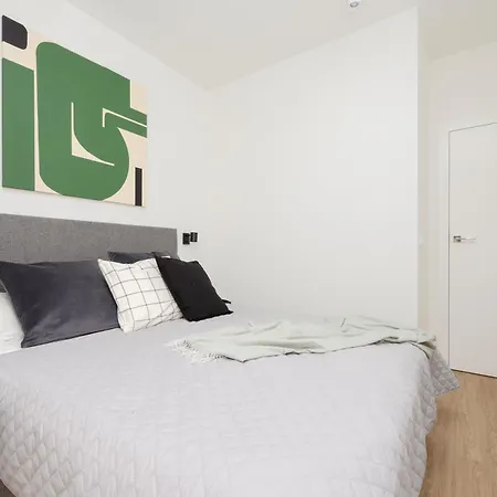 Domaniewska With Parking Mokotow By Renters Prestige Apartament